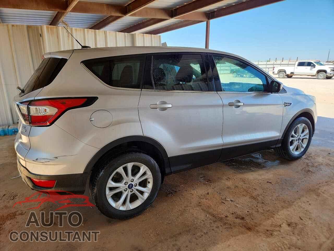 FORD ESCAPE 2017 - 1FMCU0GD2HUC24901