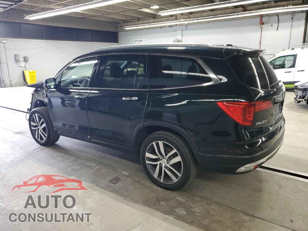 HONDA PILOT 2017 - 5FNYF6H99HB083514