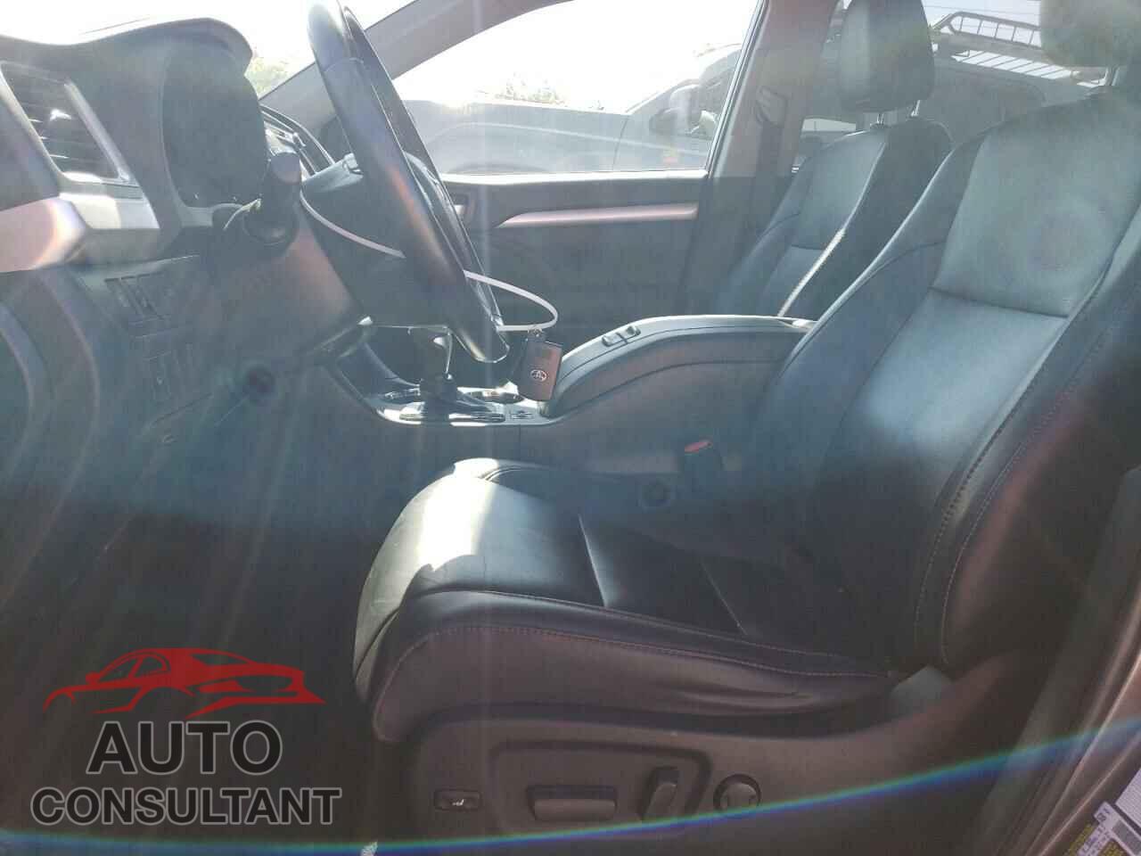 TOYOTA HIGHLANDER 2019 - 5TDJZRFH9KS580845