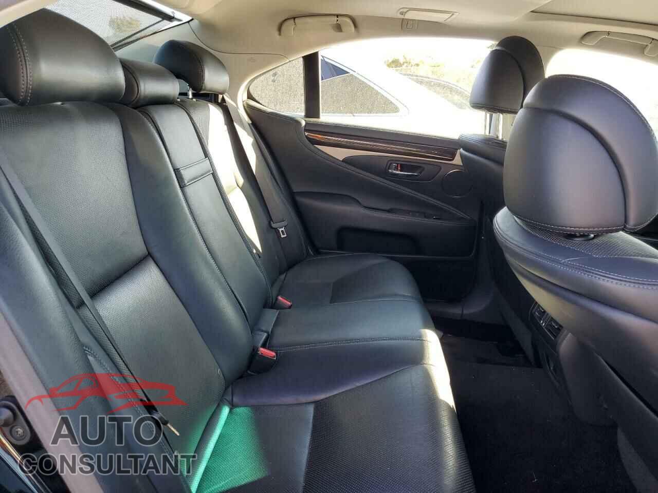 LEXUS LS460 2016 - JTHBL5EF0G5140216