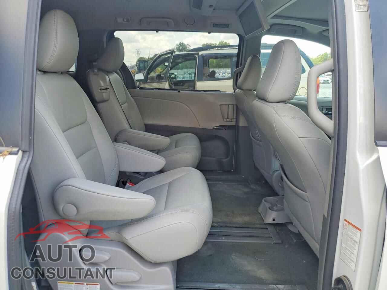 TOYOTA SIENNA 2017 - 5TDYZ3DC7HS856483