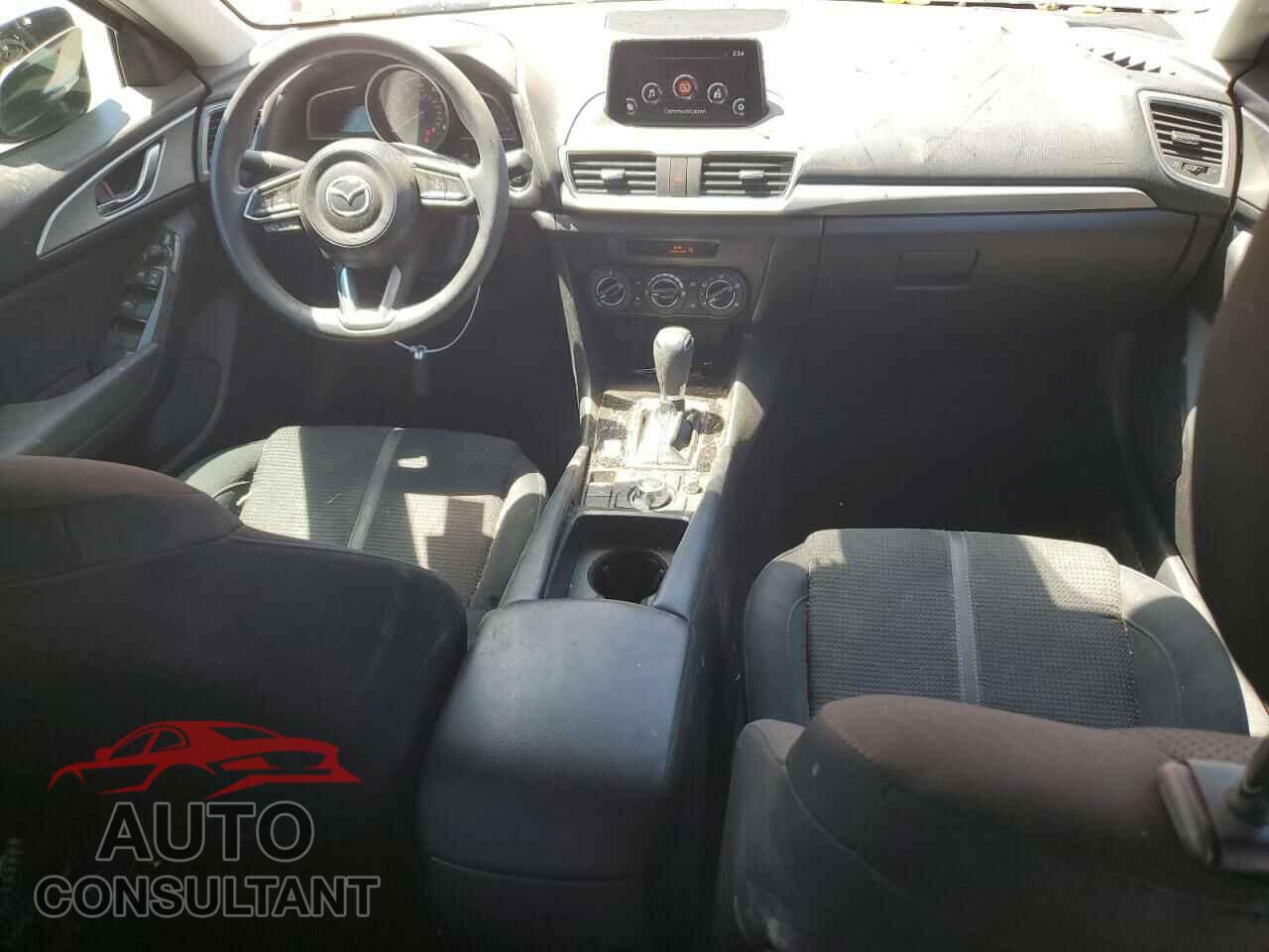 MAZDA 3 2018 - 3MZBN1U75JM169045