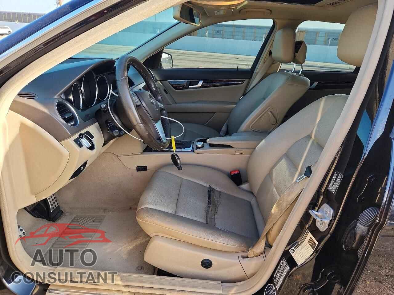 MERCEDES-BENZ C-CLASS 2012 - WDDGF8BB0CR204331