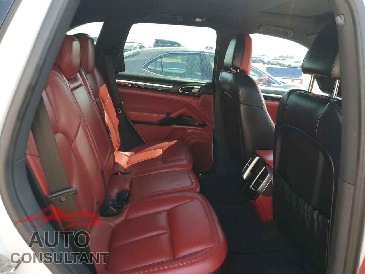 PORSCHE CAYENNE 2016 - WP1AA2A23GKA36338