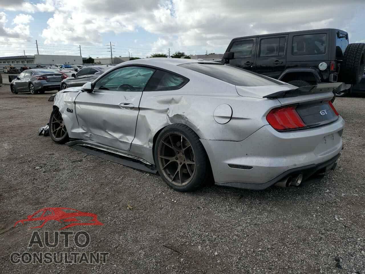 FORD MUSTANG 2019 - 1FA6P8CF8K5163754