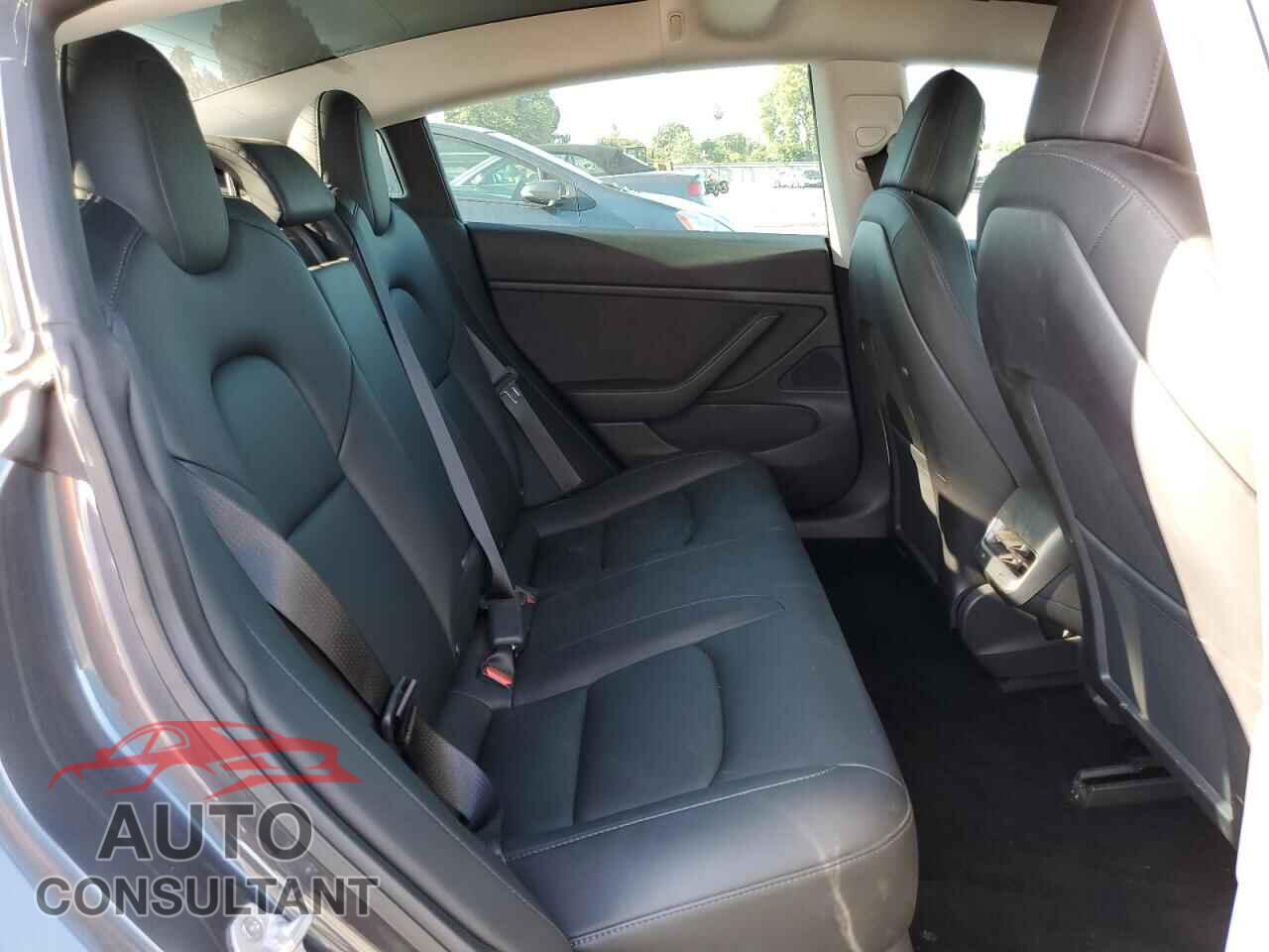 TESLA MODEL 3 2019 - 5YJ3E1EB5KF144498