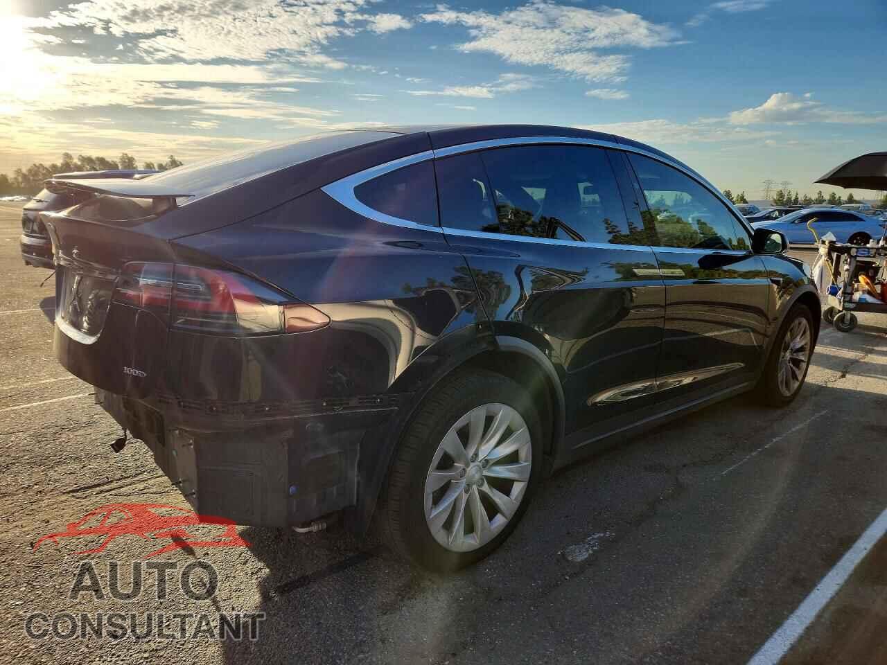 TESLA MODEL X 2017 - 5YJXCAE28HF060238