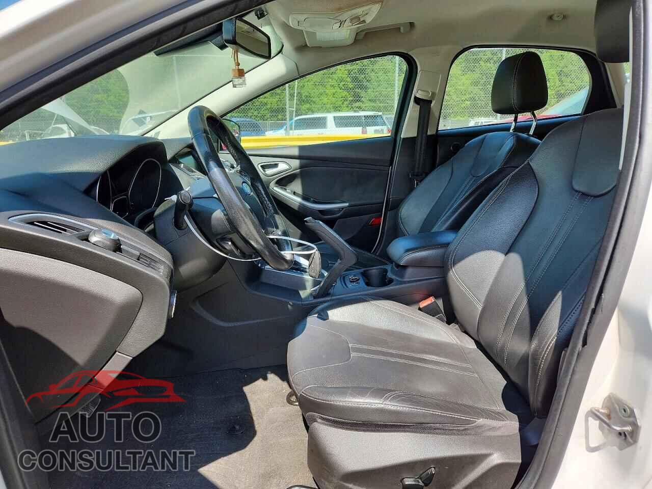 FORD FOCUS 2012 - 1FAHP3N23CL289300