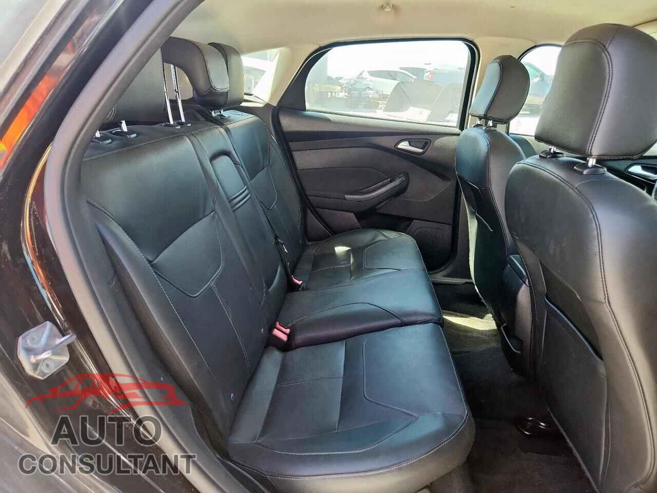 FORD FOCUS 2015 - 1FADP3K29FL326521