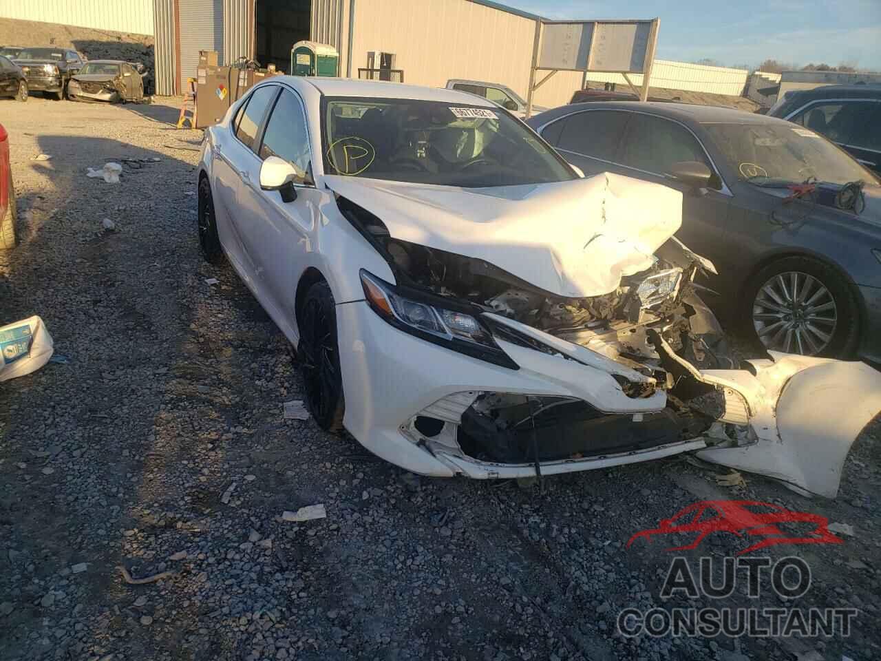 TOYOTA CAMRY 2018 - 4T1B11HK8JU103657