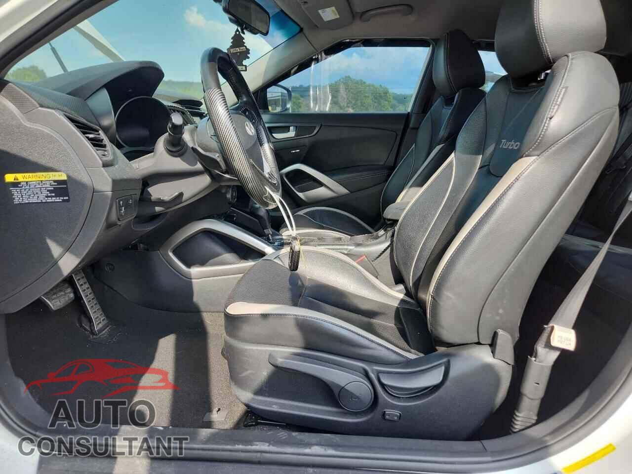 HYUNDAI VELOSTER 2013 - KMHTC6AE0DU158365