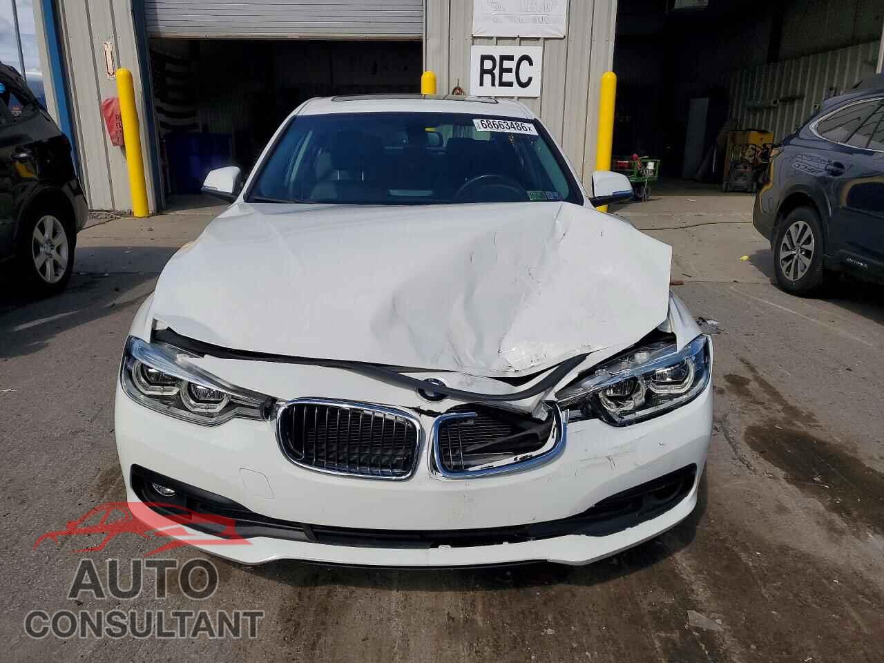 BMW 3 SERIES 2018 - WBA8E5G56JNV03388