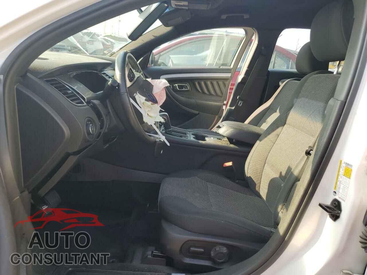 FORD TAURUS 2018 - 1FAHP2E87JG110101