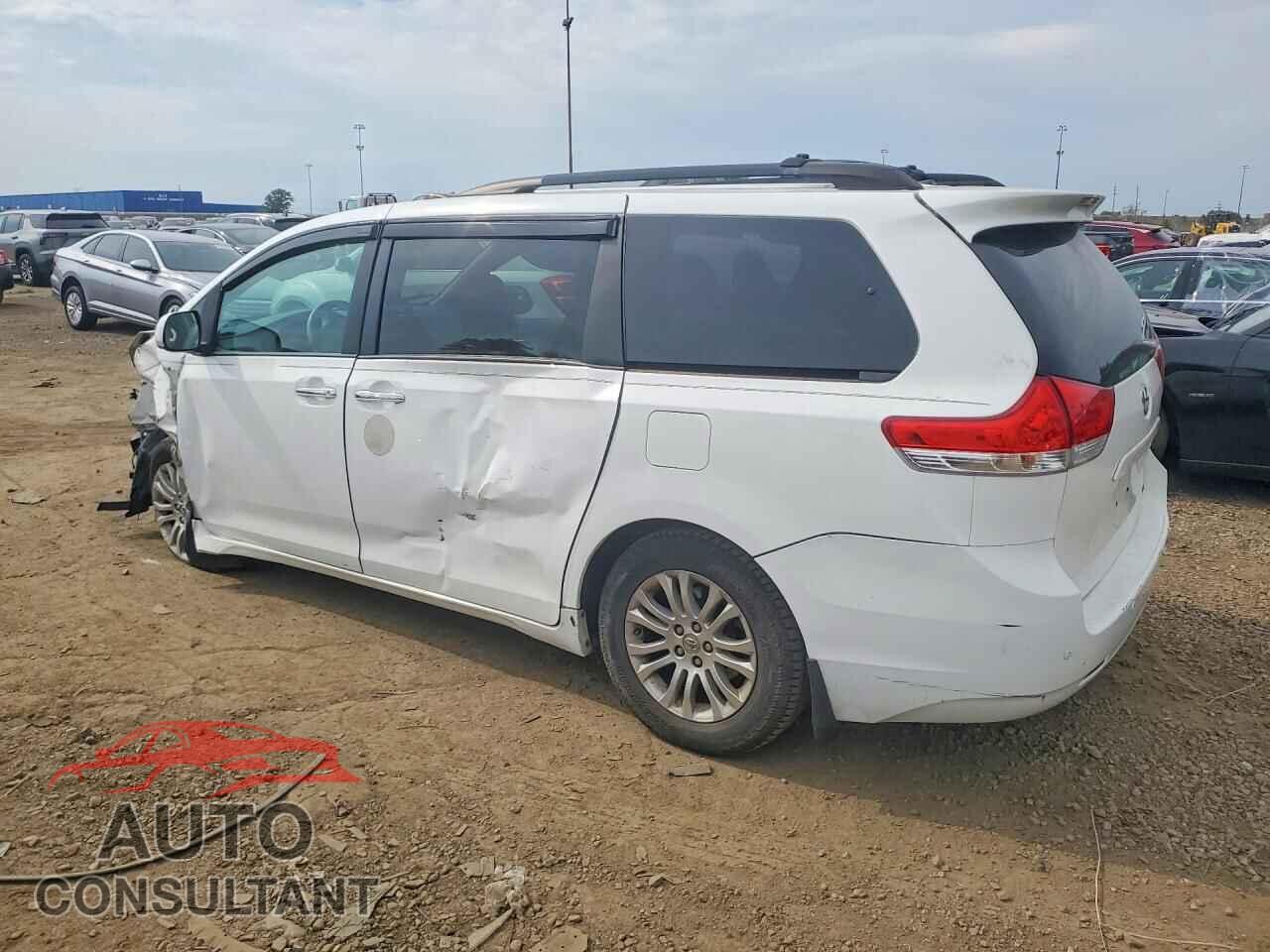 TOYOTA SIENNA 2013 - 5TDYK3DC1DS330848