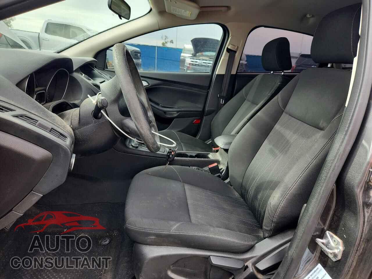 FORD FOCUS 2017 - 1FADP3F28HL204603