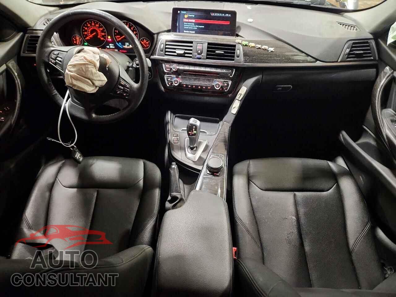 BMW 3 SERIES 2018 - WBA8A3C54JA487155