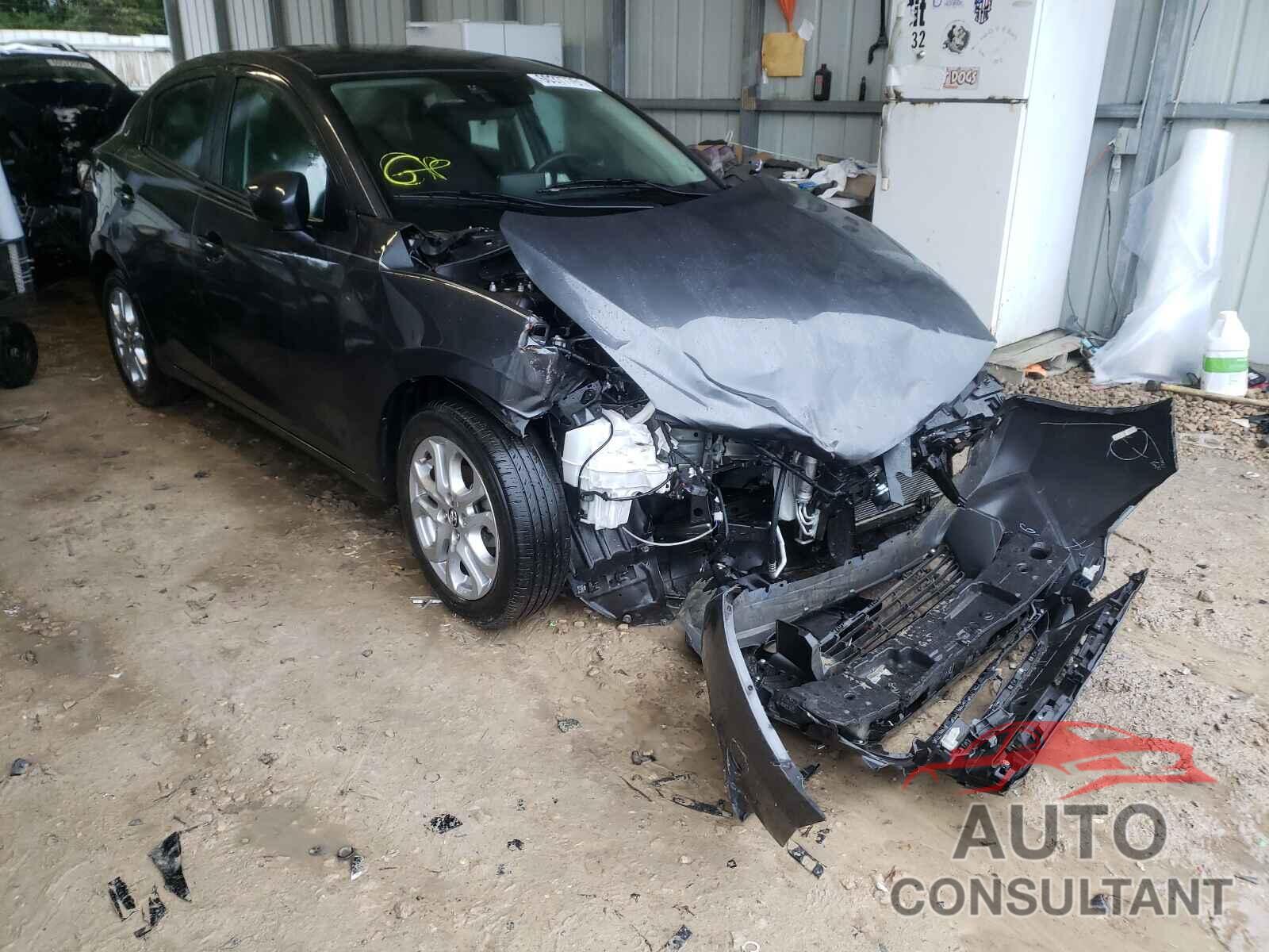TOYOTA YARIS 2018 - 3MYDLBYV8JY307462