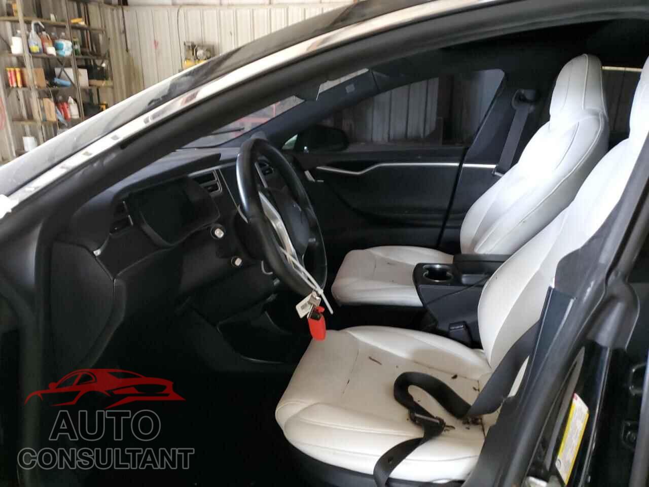TESLA MODEL S 2015 - 5YJSA1E24FF117516