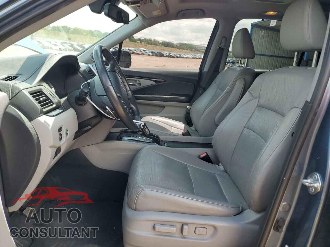 HONDA PILOT 2017 - 5FNYF6H02HB071853