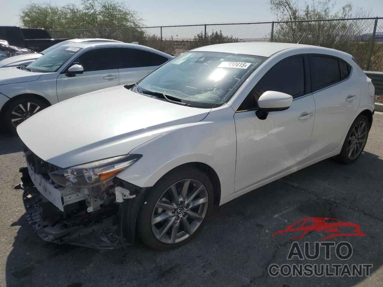 MAZDA 3 2018 - 3MZBN1L32JM240099