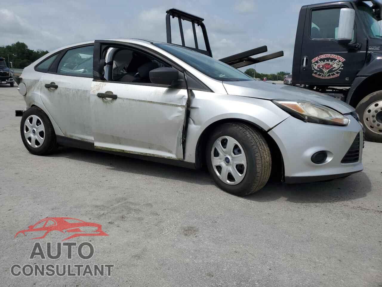 FORD FOCUS 2014 - 1FADP3E22EL450351