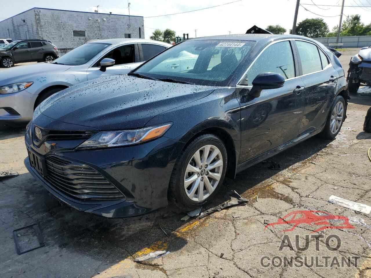TOYOTA CAMRY 2018 - 4T1B11HK1JU610500