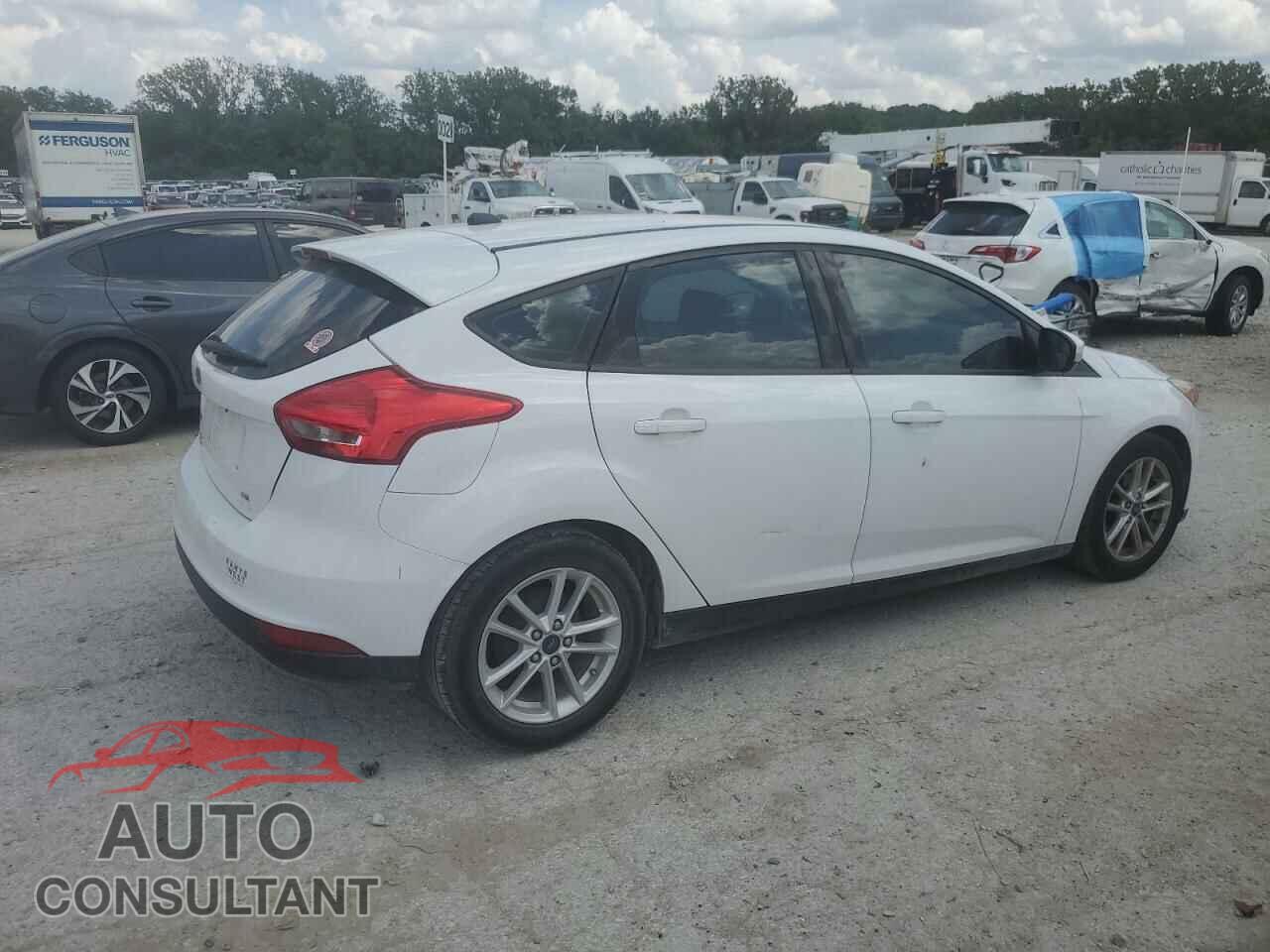 FORD FOCUS 2017 - 1FADP3K23HL244819