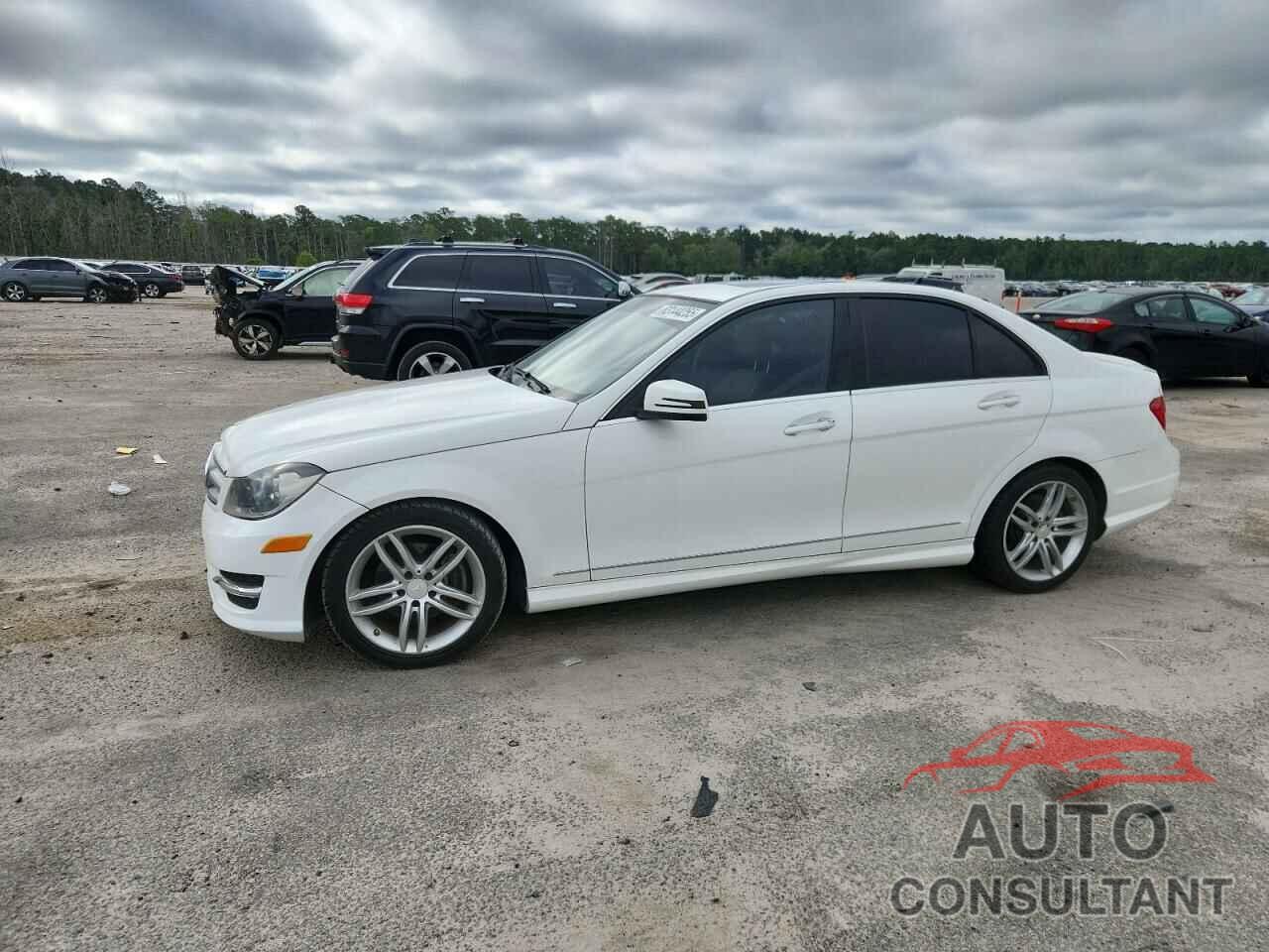 MERCEDES-BENZ C-CLASS 2013 - WDDGF4HB7DR273065
