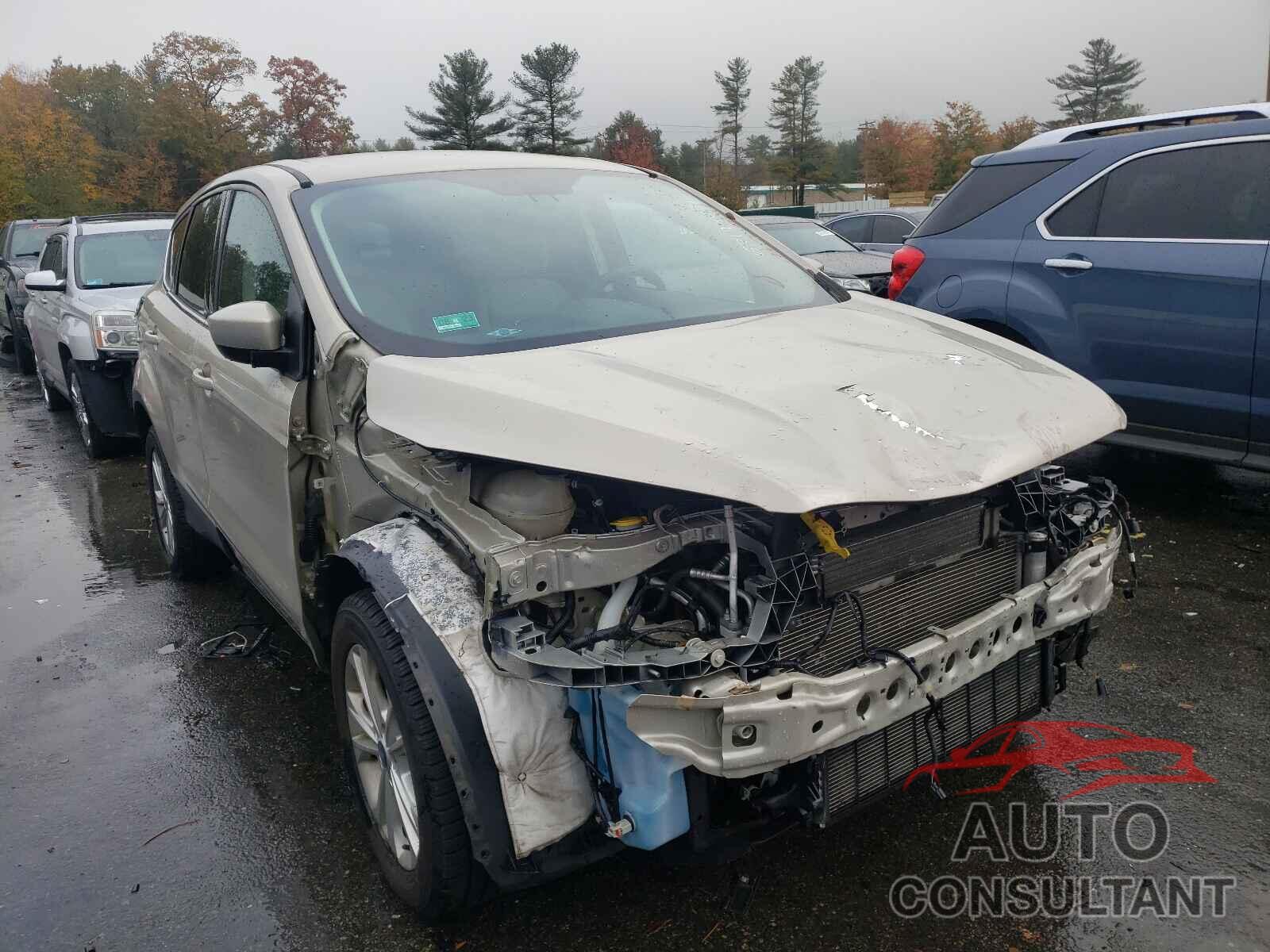 FORD ESCAPE 2017 - 1FMCU9GD0HUD47195