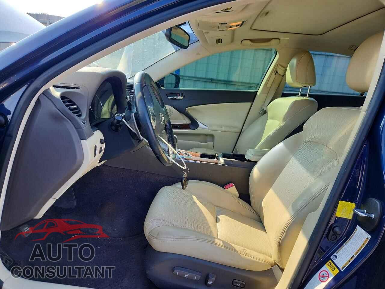 LEXUS IS 2012 - JTHCF5C29C2035701