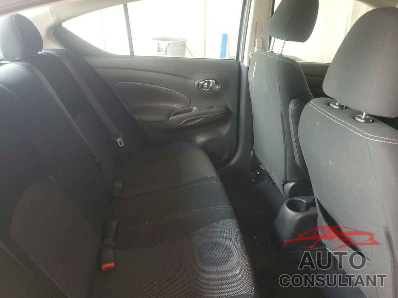 NISSAN VERSA 2018 - 3N1CN7AP7JL801857
