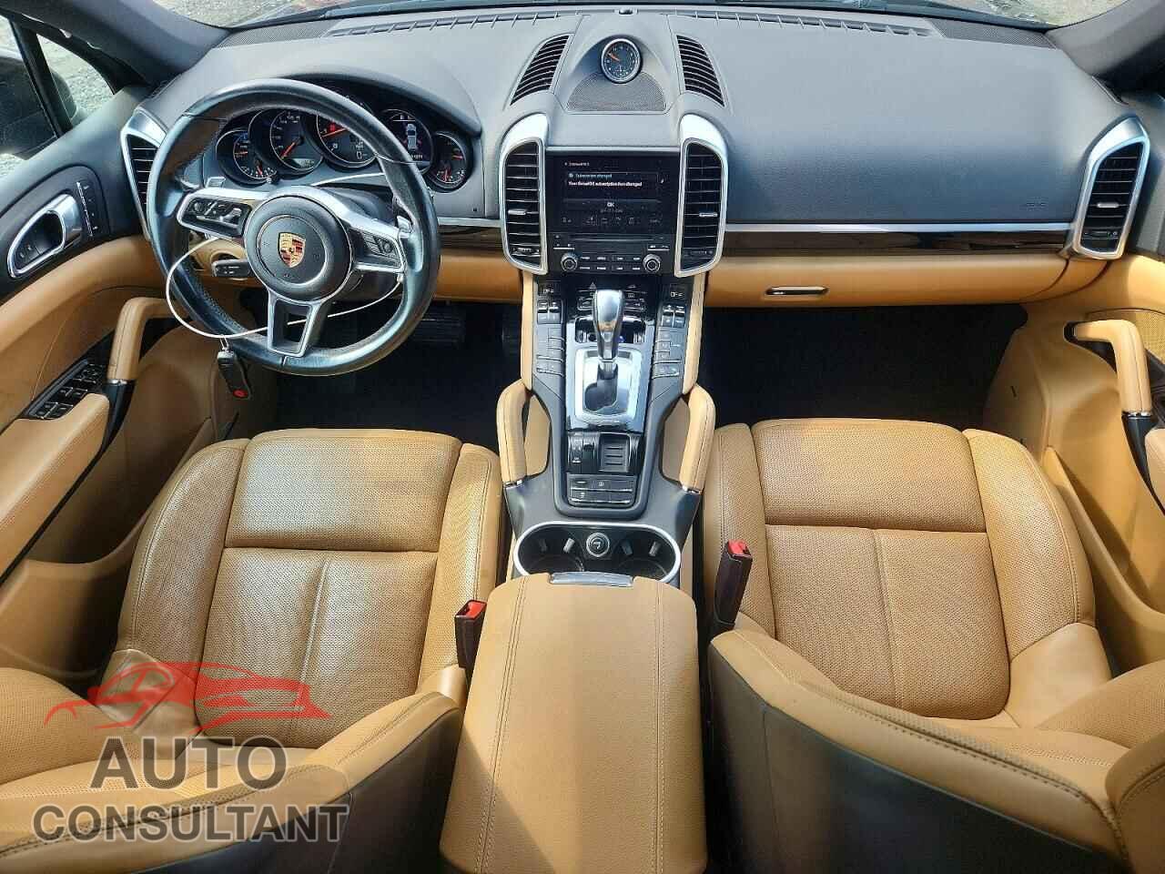 PORSCHE CAYENNE 2018 - WP1AA2A29JKA03464