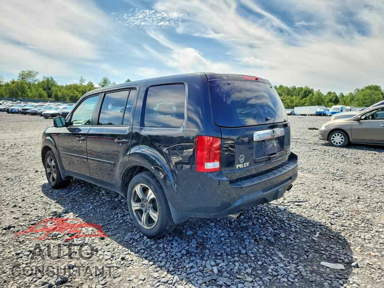 HONDA PILOT 2015 - 5FNYF4H38FB074493