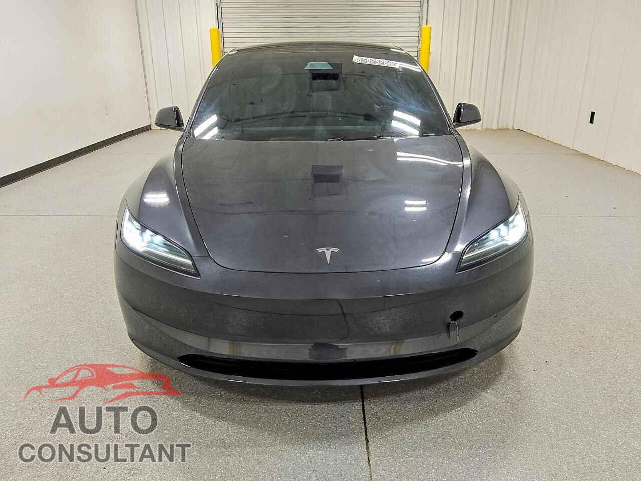 TESLA MODEL 3 2024 - 5YJ3E1EB5RF843687