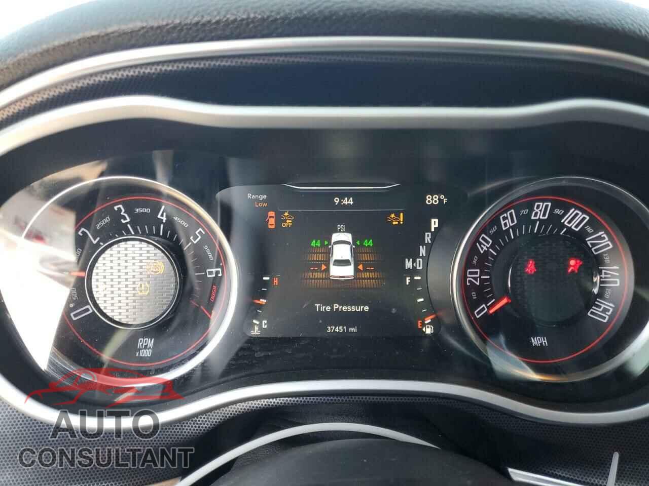 DODGE CHALLENGER 2018 - 2C3CDZGG0JH205523