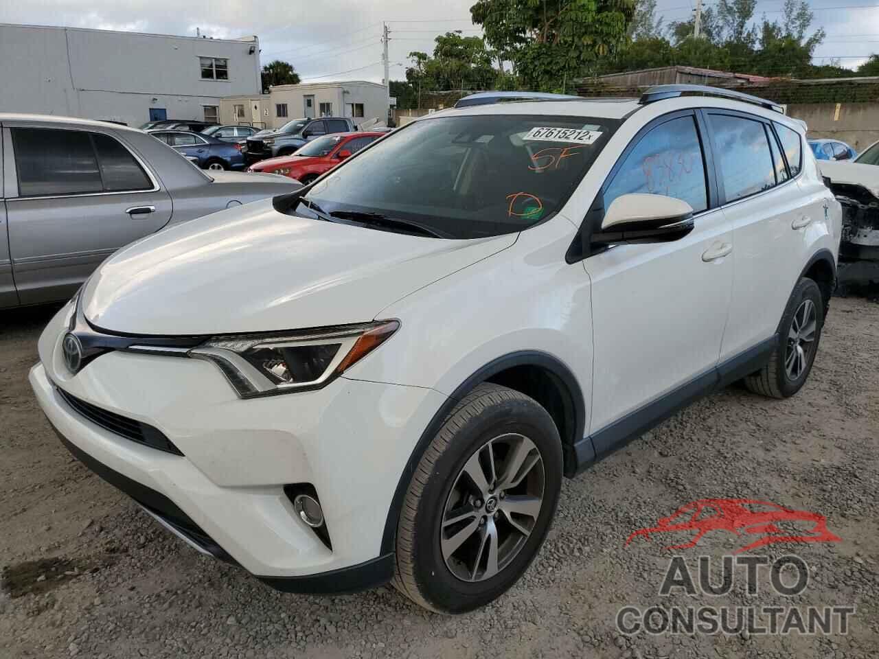 TOYOTA RAV4 2017 - JTMWFREV1HJ138492