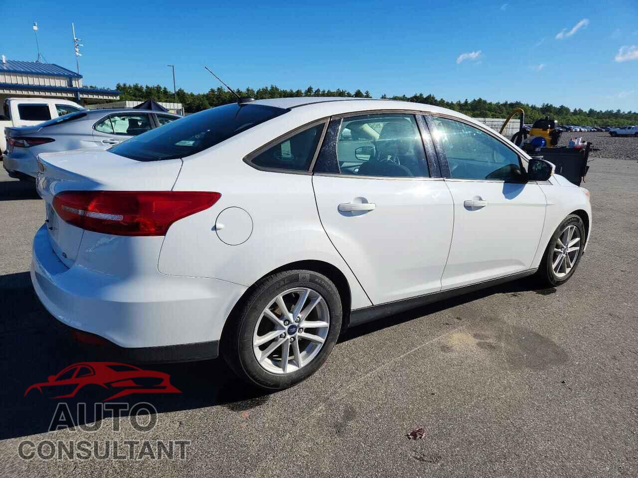 FORD FOCUS 2017 - 1FADP3F29HL330372