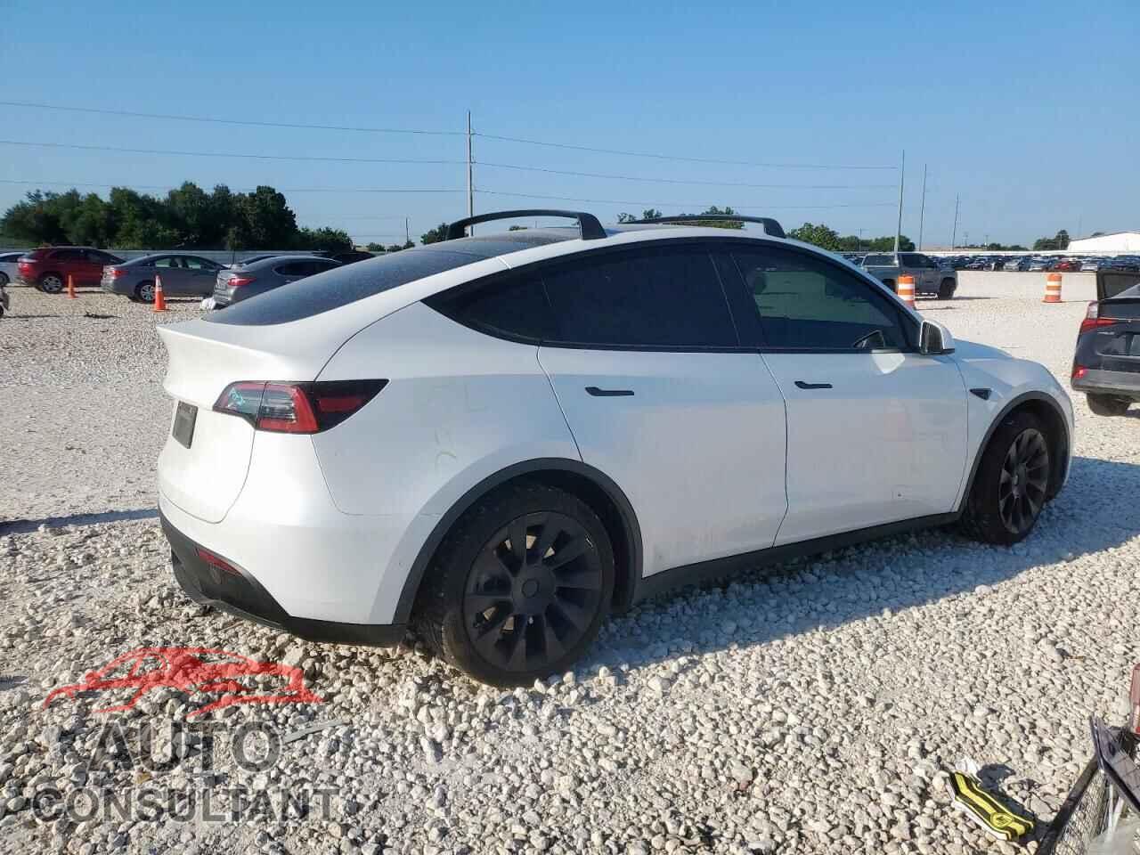 TESLA MODEL Y 2021 - 5YJYGAEE1MF214656