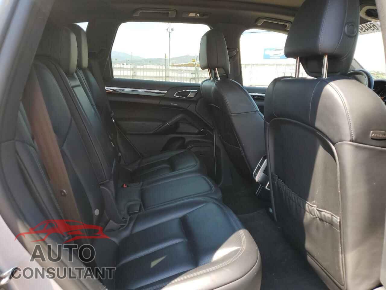 PORSCHE CAYENNE 2016 - WP1AA2A23GLA04886
