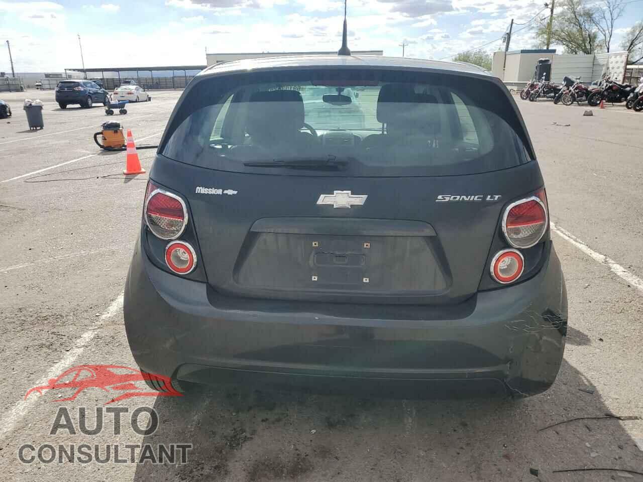 CHEVROLET SONIC 2014 - 1G1JC6SH3E4238564