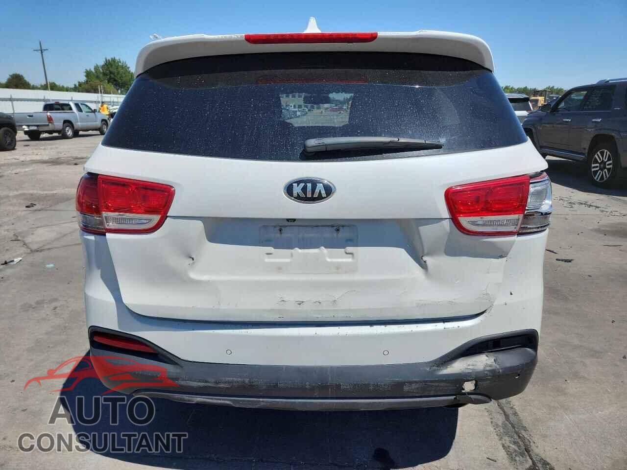 KIA SORENTO 2017 - 5XYPGDA53HG220203