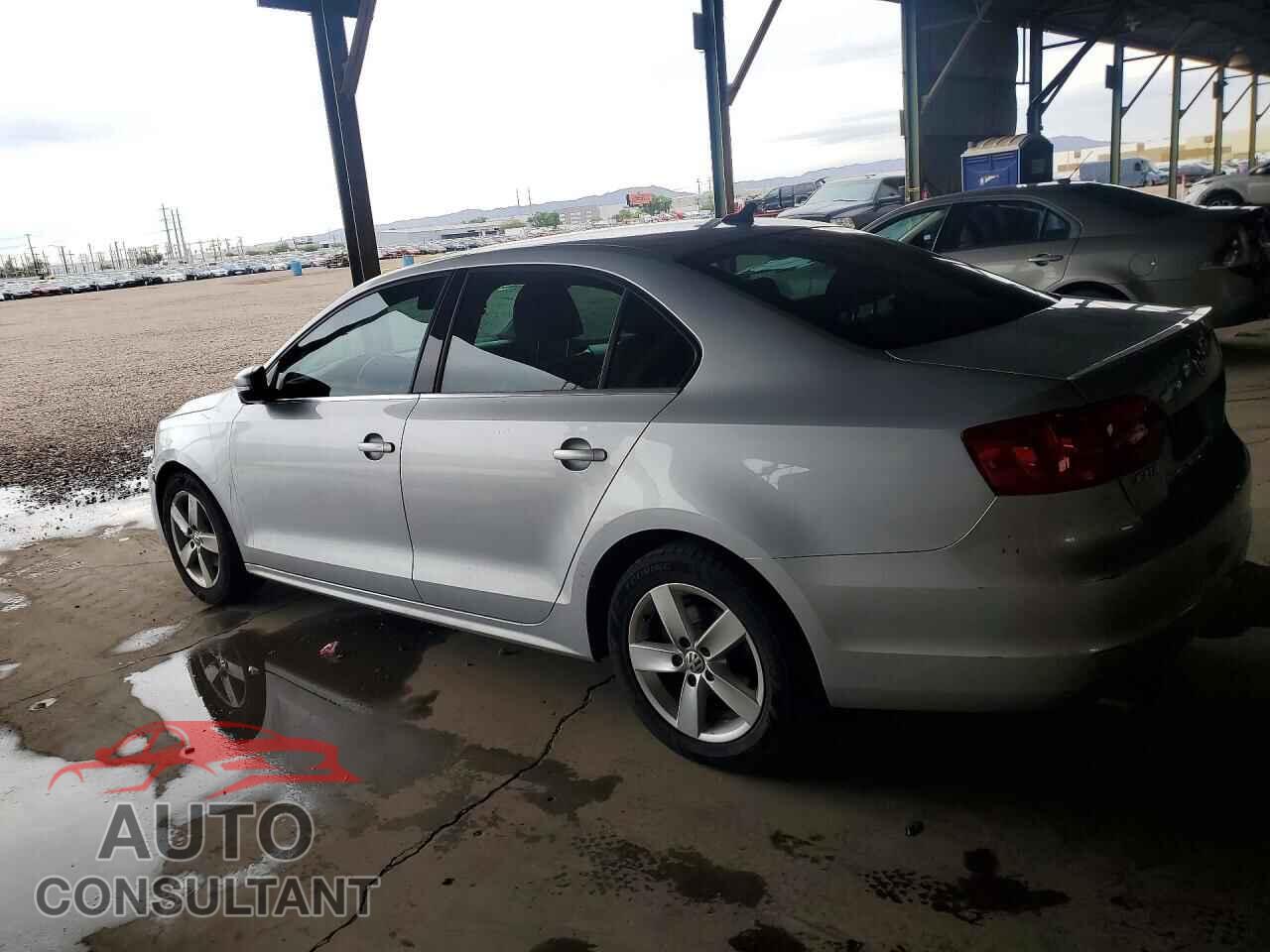 VOLKSWAGEN JETTA 2011 - 3VWLL7AJ7BM116846