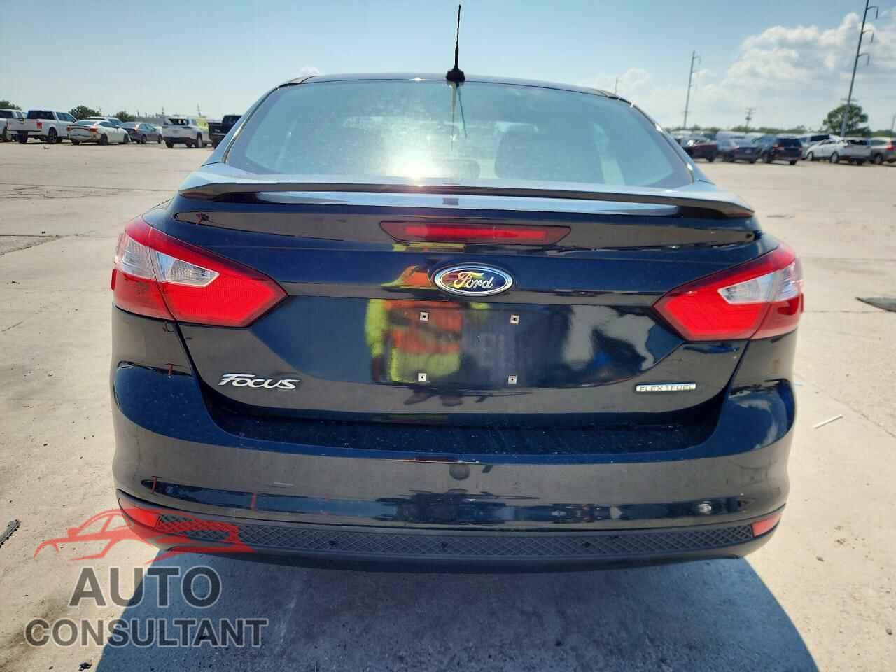 FORD FOCUS 2014 - 1FADP3F2XEL457918