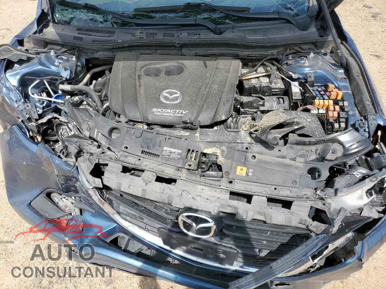 MAZDA 3 2018 - 3MZBN1V32JM273780