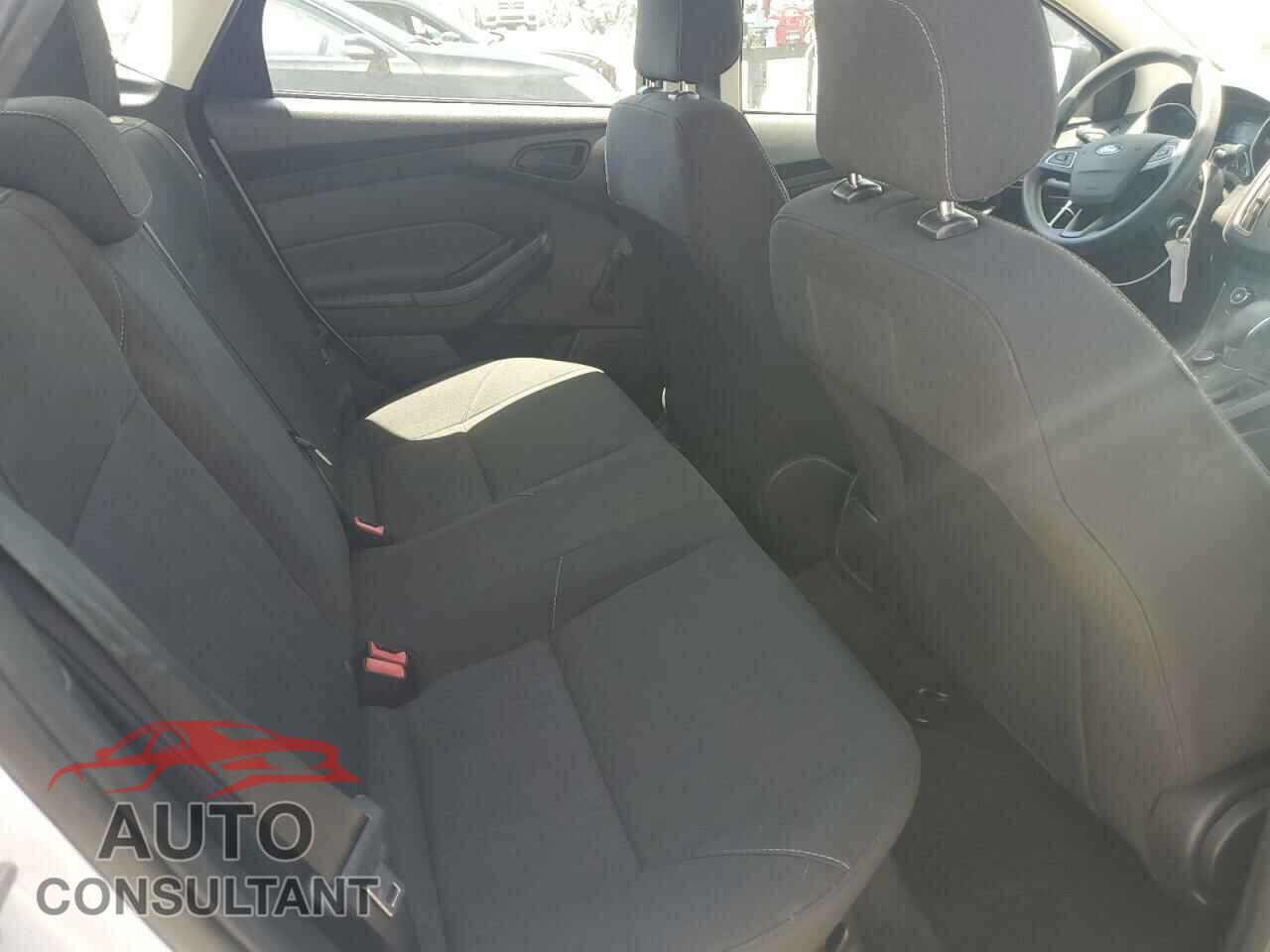 FORD FOCUS 2017 - 1FADP3E27HL215173