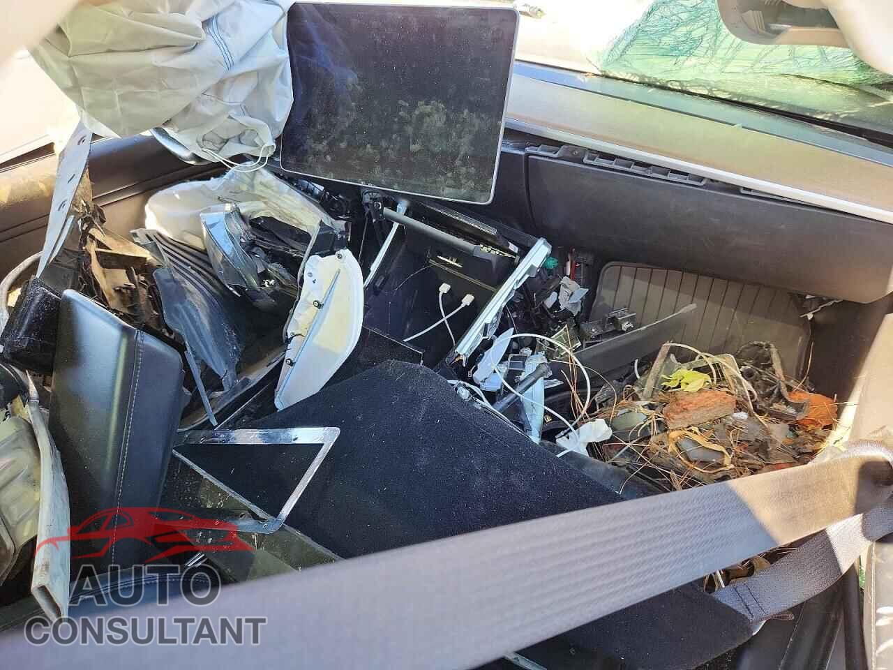 TESLA MODEL 3 2018 - 5YJ3E1EB2JF120657