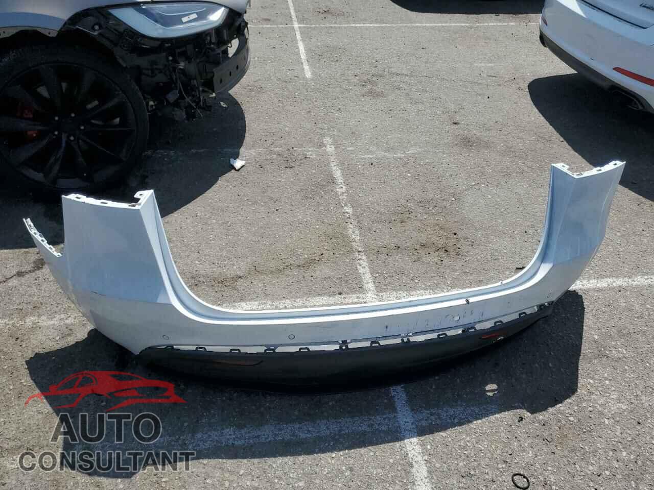 TESLA MODEL Y 2021 - 5YJYGDED4MF103656