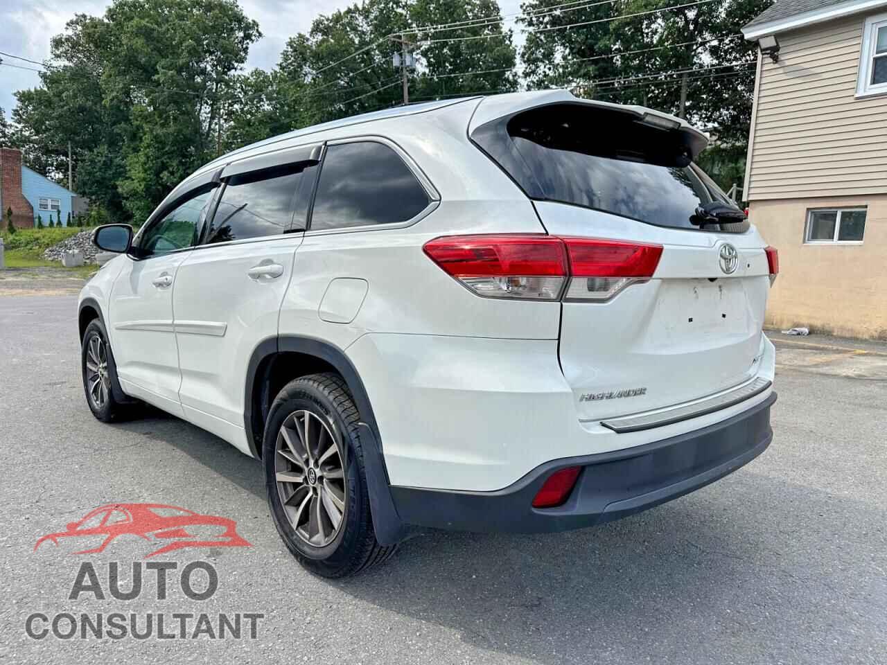 TOYOTA HIGHLANDER 2018 - 5TDJZRFH2JS816010