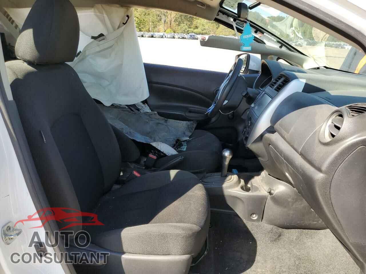 NISSAN VERSA 2019 - 3N1CE2CP3KL360228