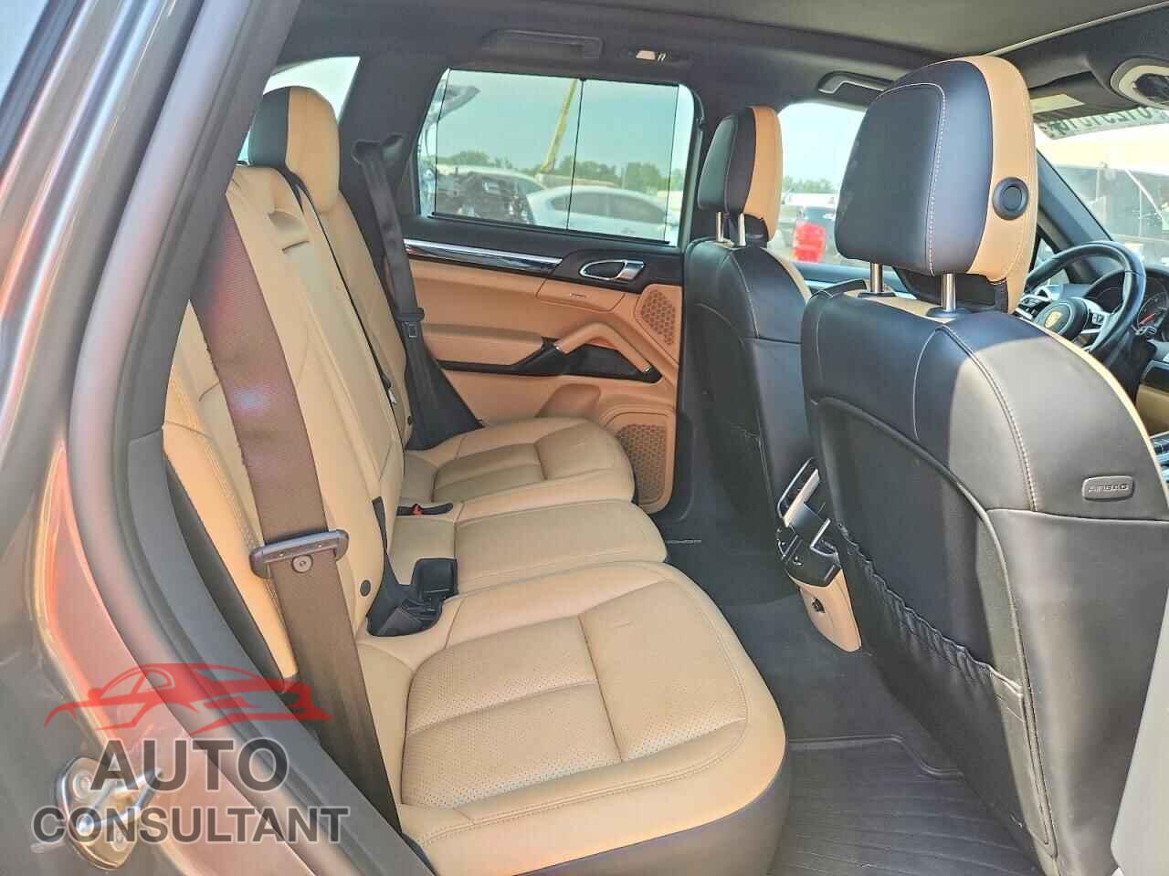 PORSCHE CAYENNE 2016 - WP1AF2A28GLA40512